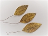 3 stk.  guld glitter dekorations blade på tråd. Længde uden tråd ca. L. 8 cm.